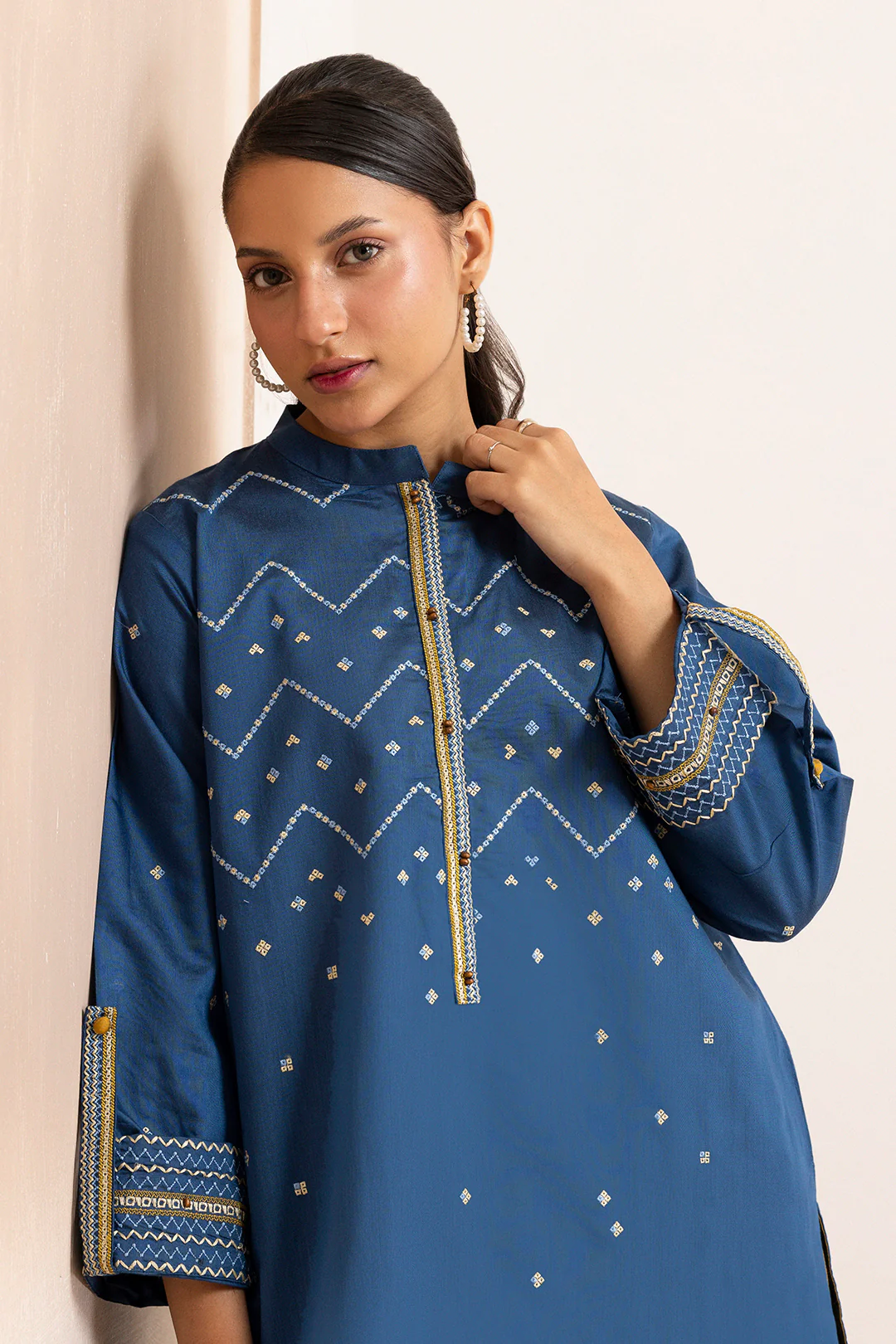 Embroidered Kurta Trouser - 2571 - Image 4