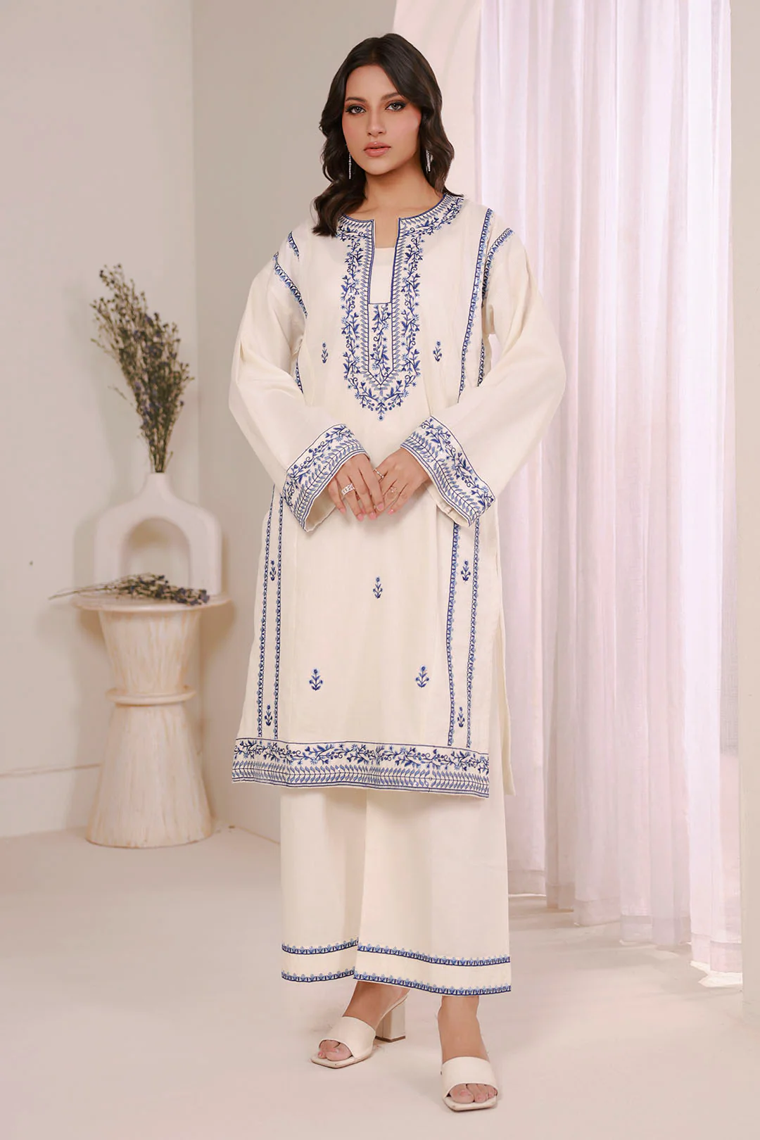 Embroidered Kurta Trouser - 2658