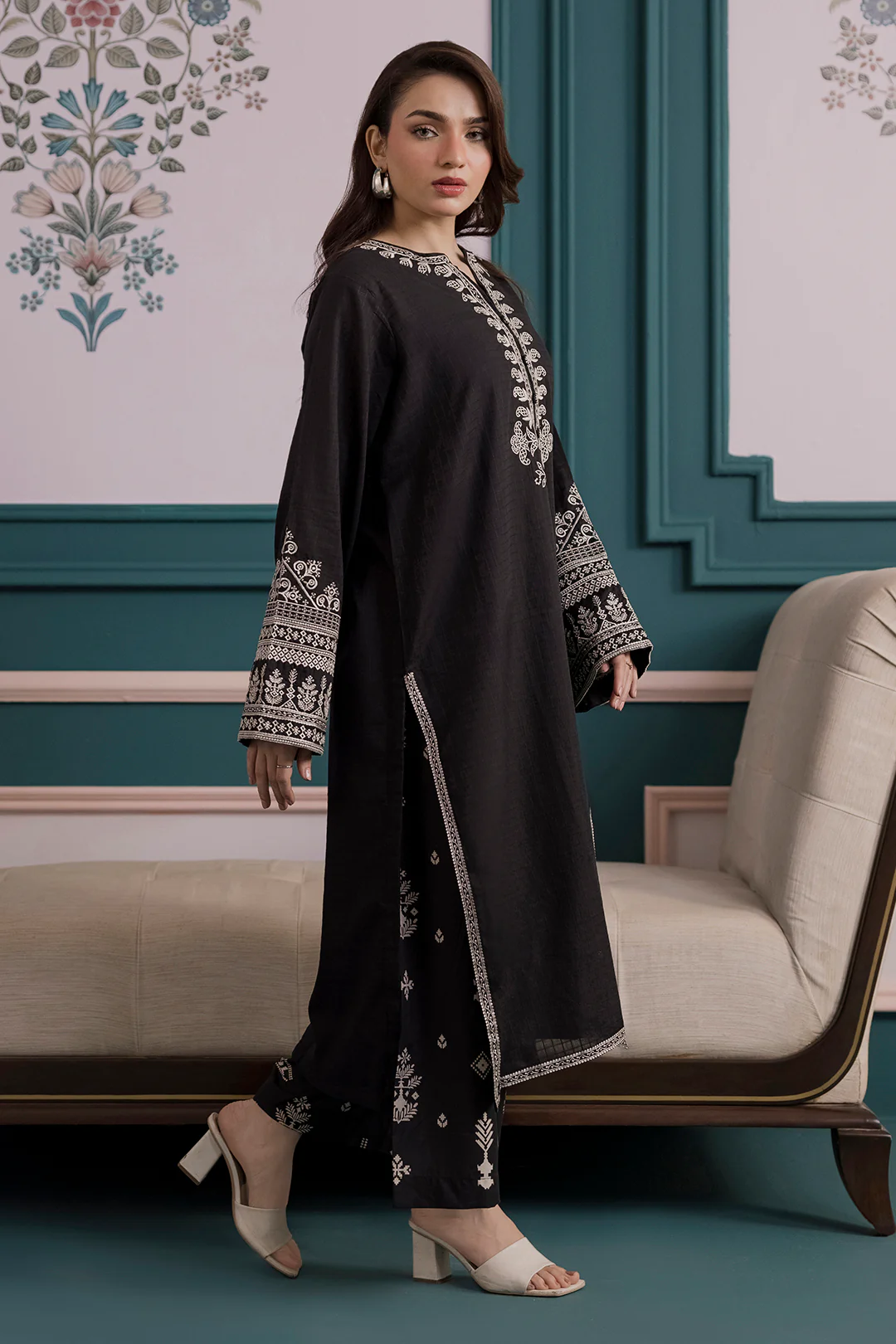 Embroidered Kurta Trouser - 2824 - Image 3