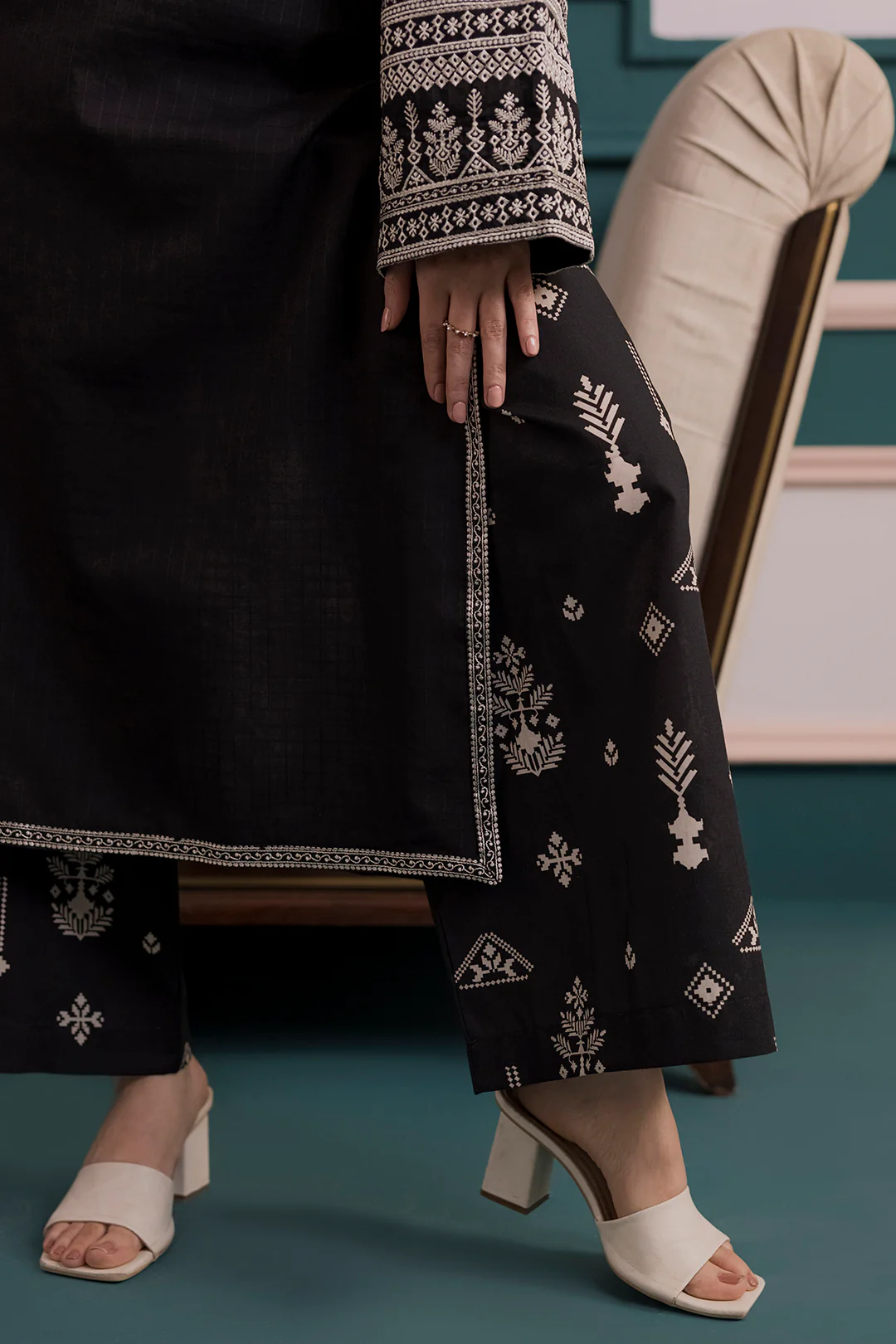 Embroidered Kurta Trouser - 2824 - Image 6