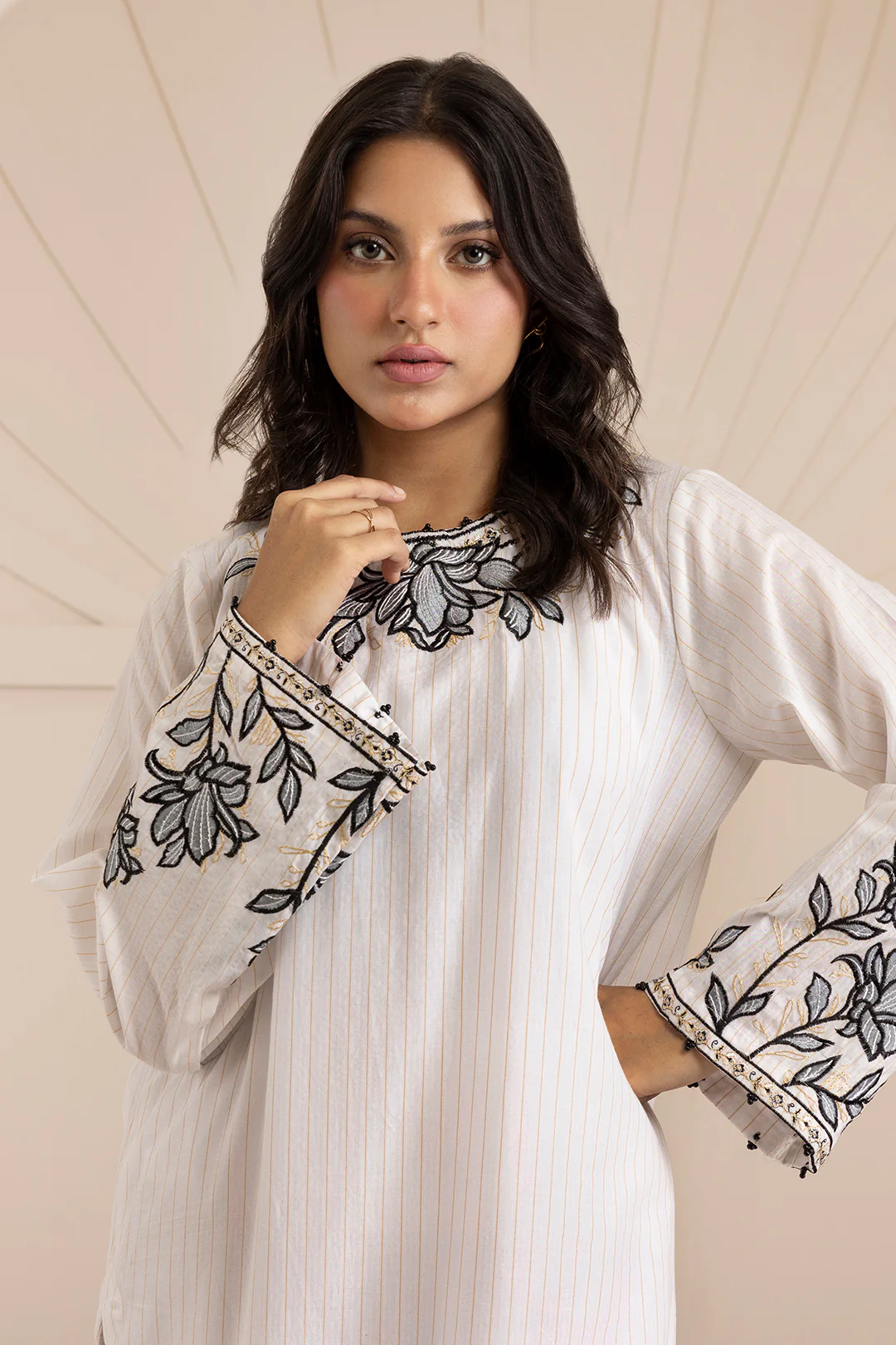 Embroidered Kurta Trouser - 2826 - Image 4