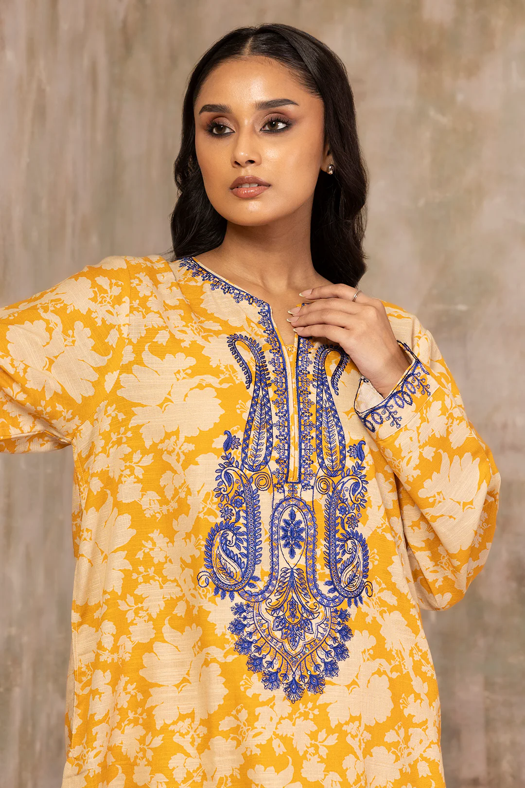 Embroidered Kurta Trouser - 3087 - Image 3