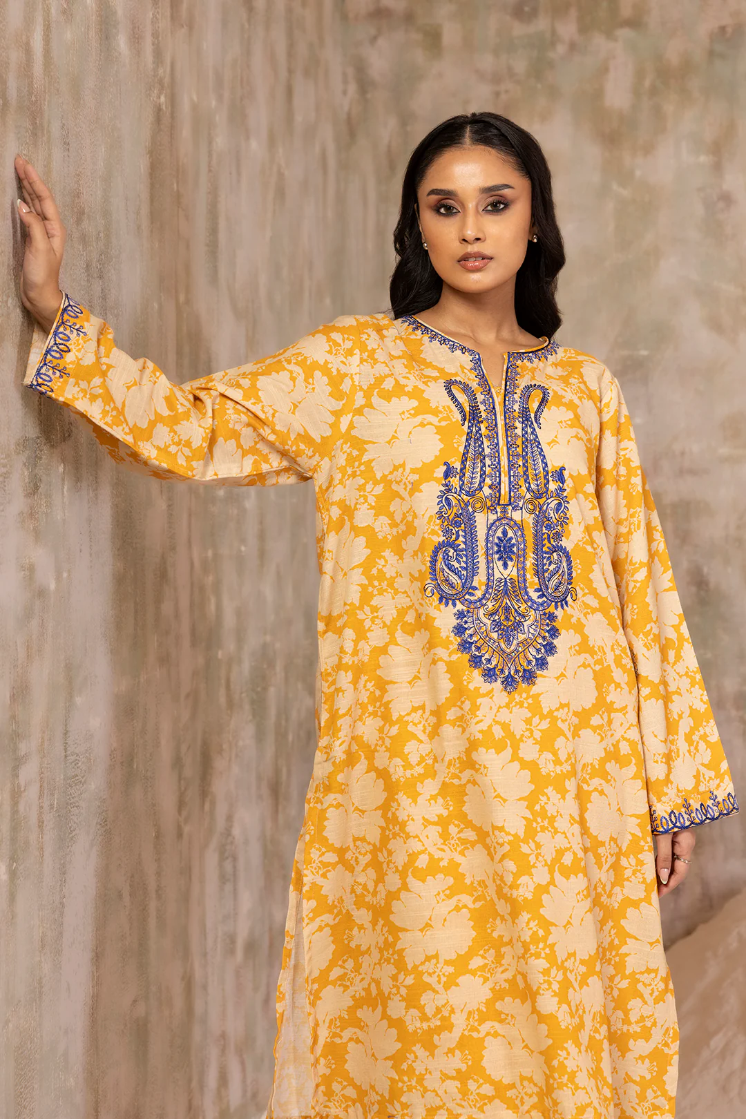 Embroidered Kurta Trouser - 3087 - Image 4
