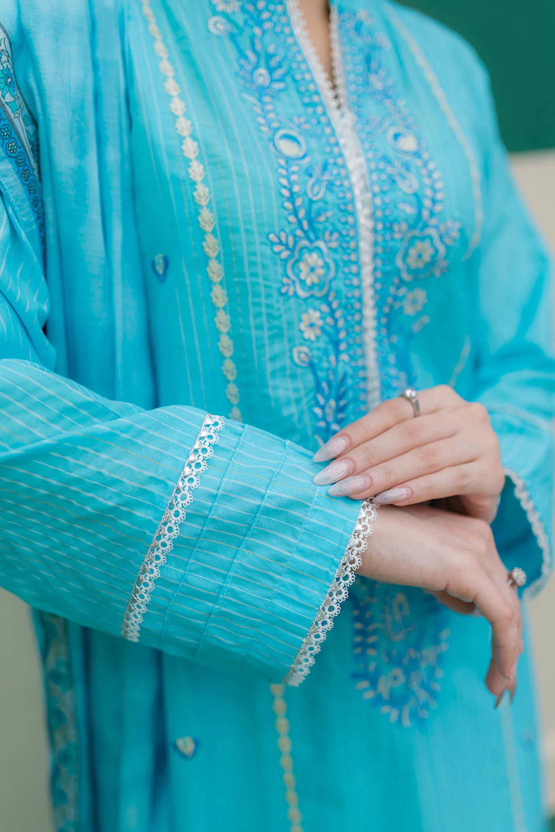Embroidered Kurta Trouser - 3093 - Image 4