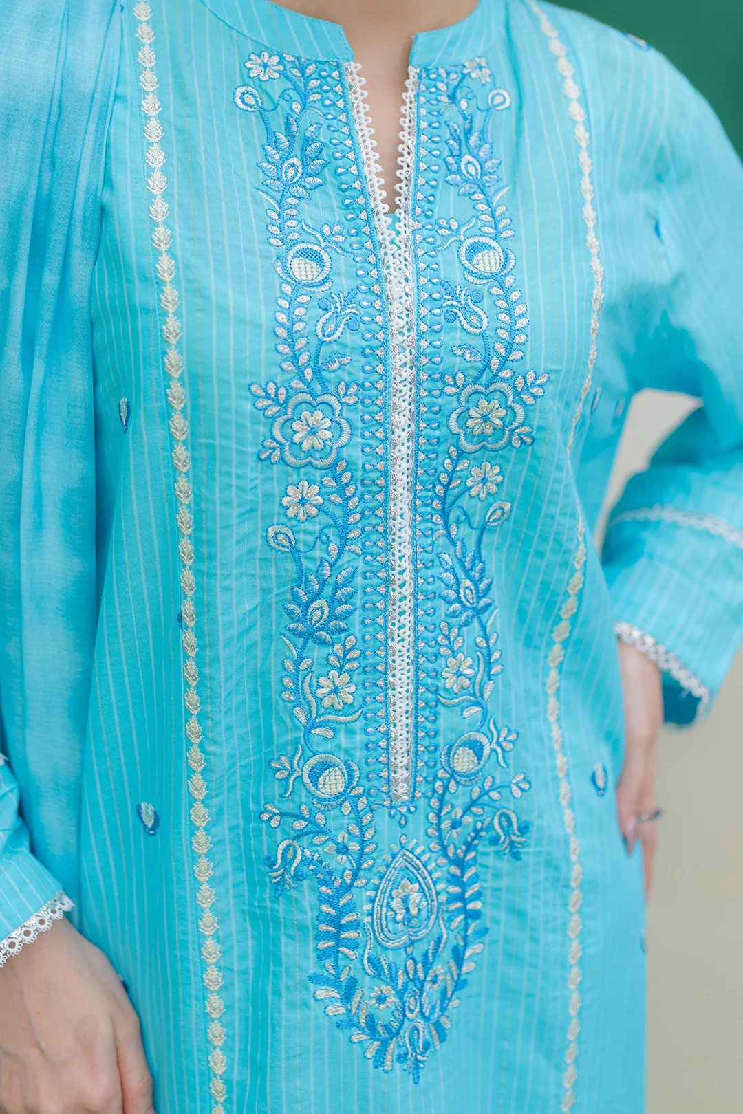 Embroidered Kurta Trouser - 3093 - Image 9