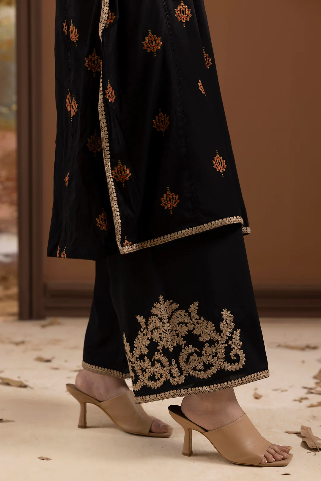 Embroidered Kurta Trouser - 3369 - Image 8