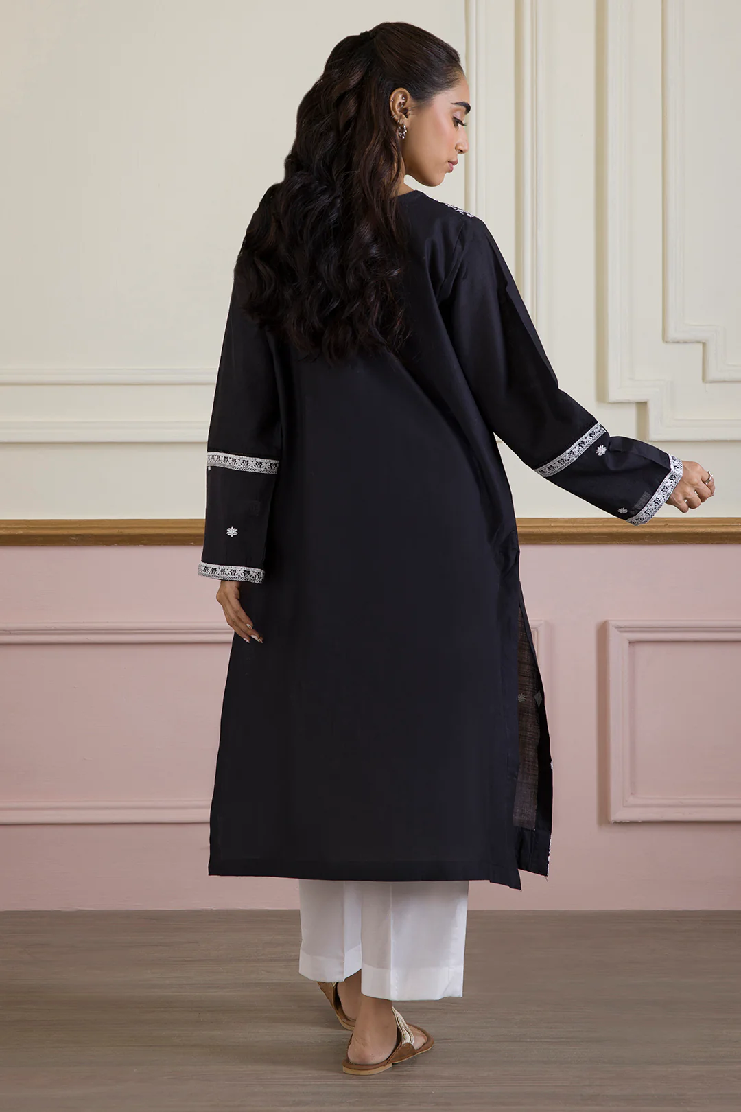 Embroidered Kurta - 3327 - Image 9