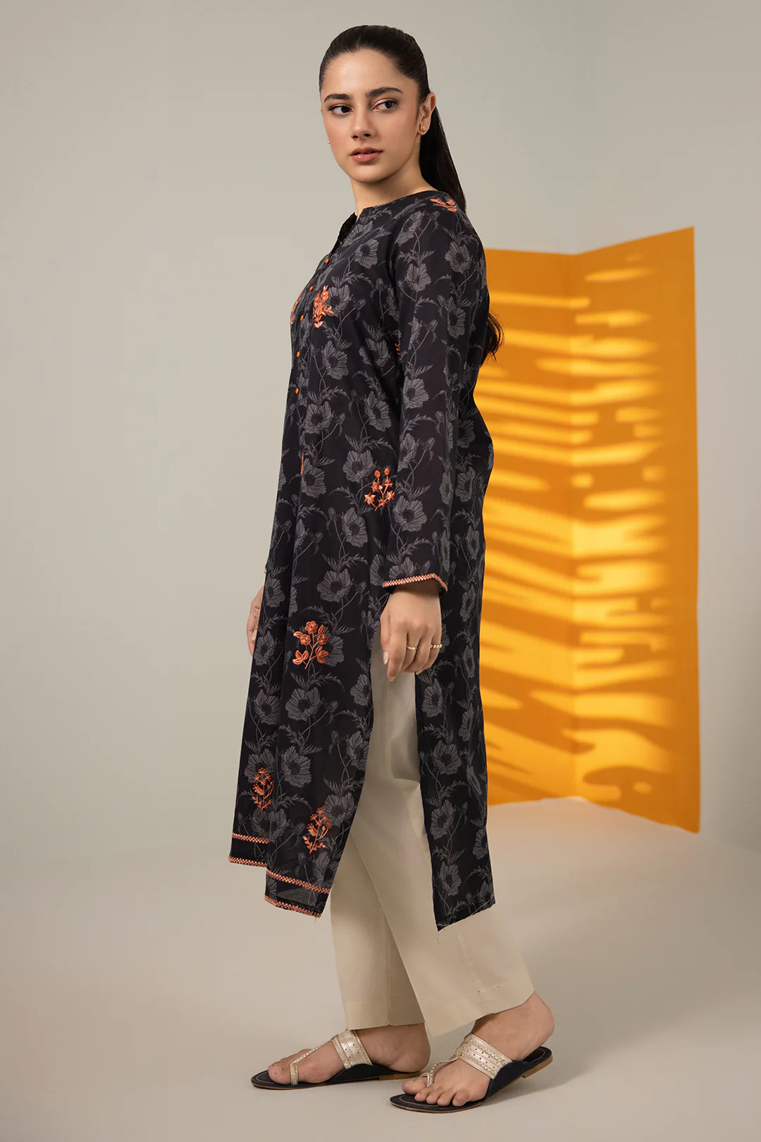 Embroidered Kurta - 1411 - Image 4