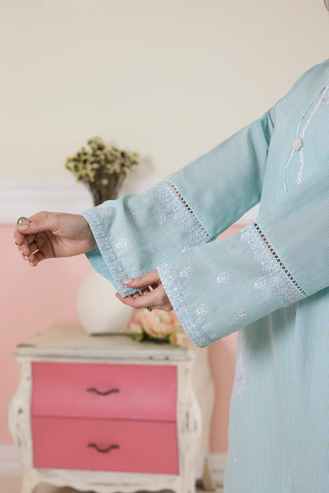 Embroidered Kurta - 2536 - Image 9