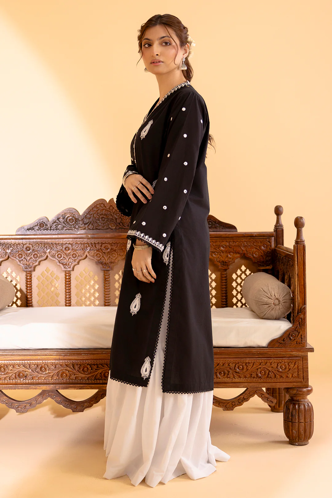 Embroidered Kurta - 2549 - Image 7