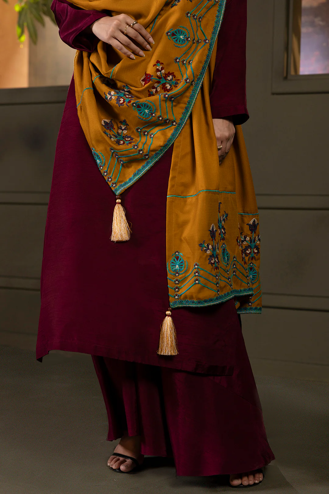 Embroidered Shawl - 0015 - Image 7