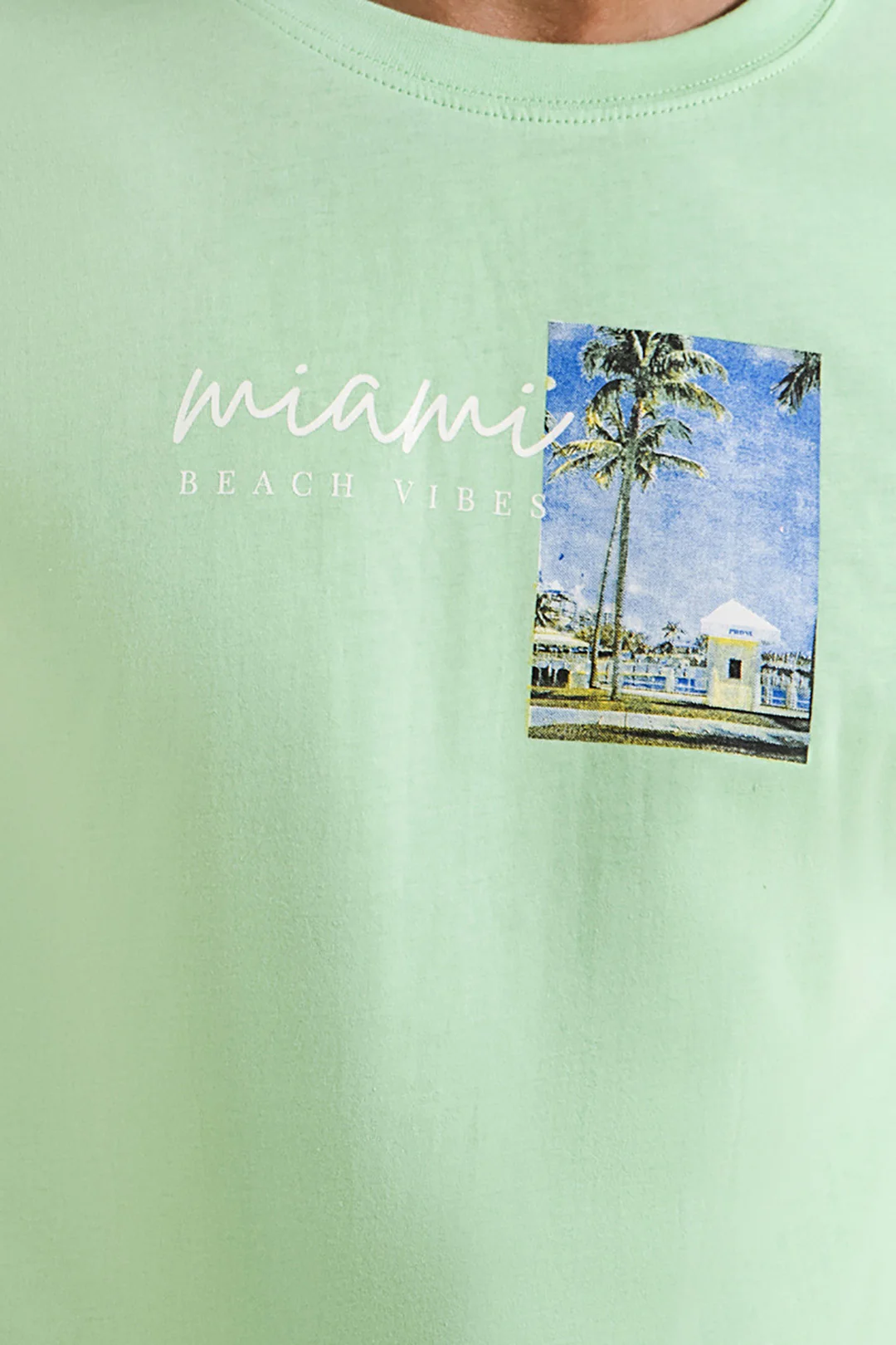 Graphic T-shirt - 0040 - Image 3