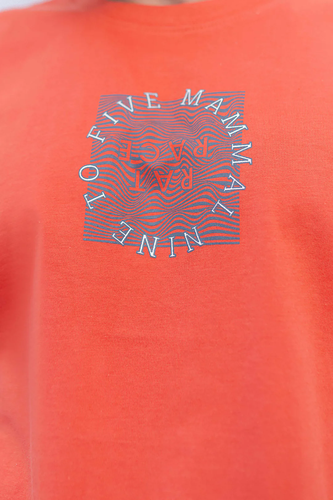 Graphic T-shirt - 0050 - Image 4