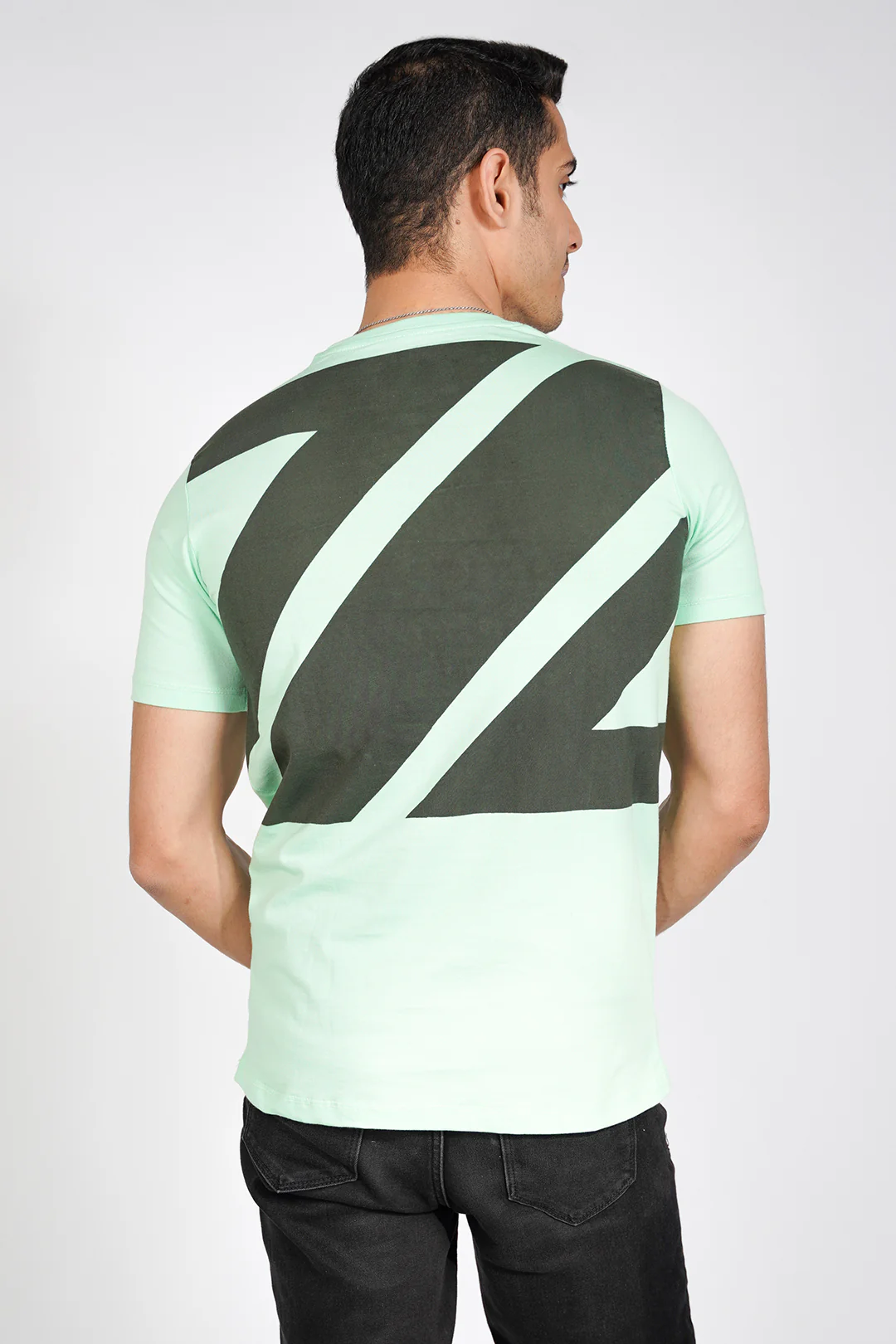 Graphic T-shirt - 1061 - Image 4