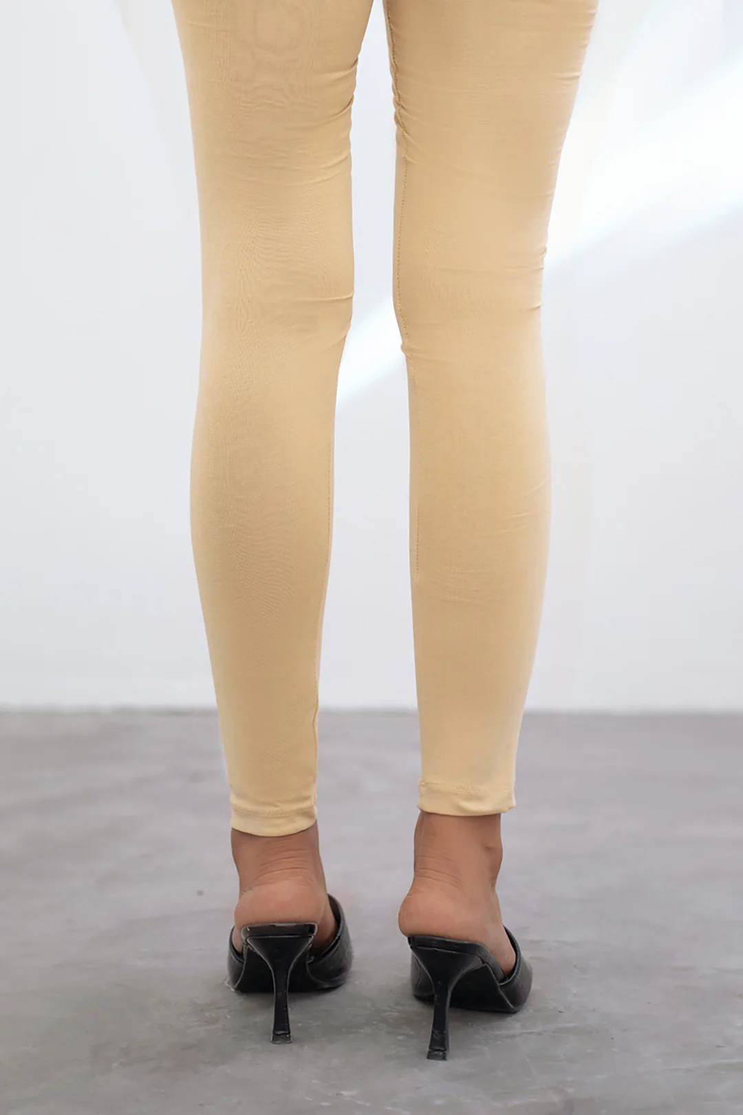 Tight - 0009 - Image 3